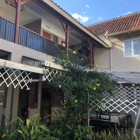 De Riau Guesthouse Bandung Ngoại thất bức ảnh