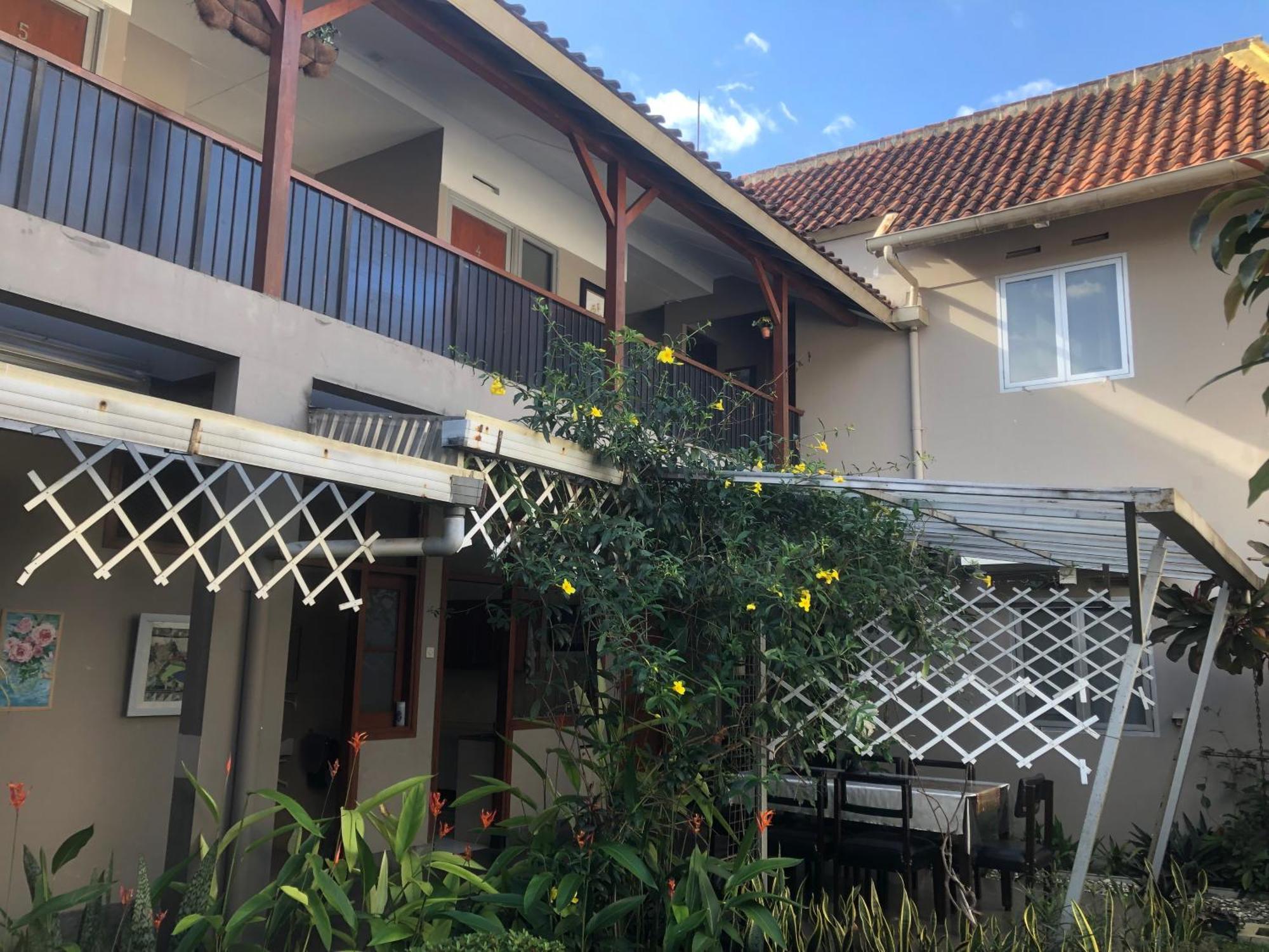 De Riau Guesthouse Bandung Ngoại thất bức ảnh