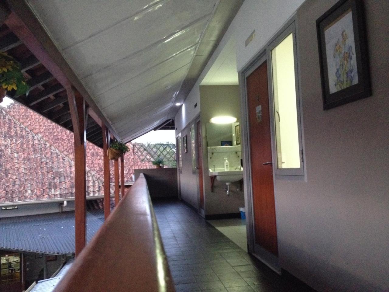 De Riau Guesthouse Bandung Ngoại thất bức ảnh