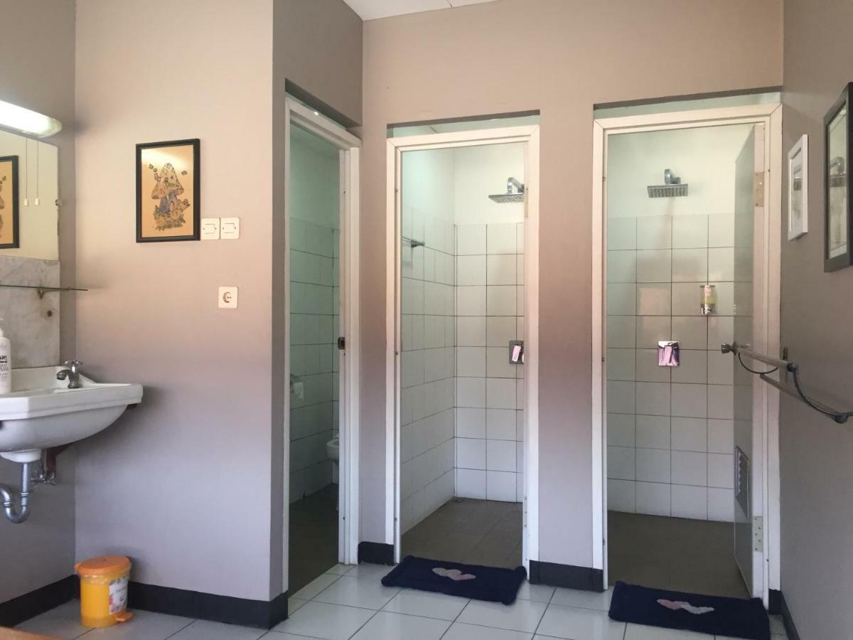De Riau Guesthouse Bandung Ngoại thất bức ảnh